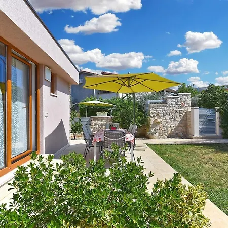 Apartment Fuer 6 Personen Ca 85 Qm In Fazana, Istrien Istrische Riviera *